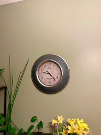 Clock ~2ft and metal wall hanging