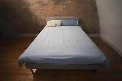 Lit double avec tête de lit + matelas, View more