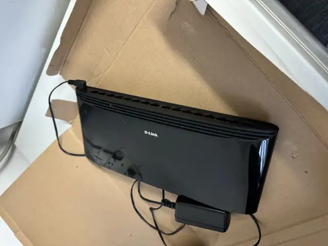 Used- D-Link 16-Ports 10/100 Unmanaged Desktop Ethernet Switch64374281177473123