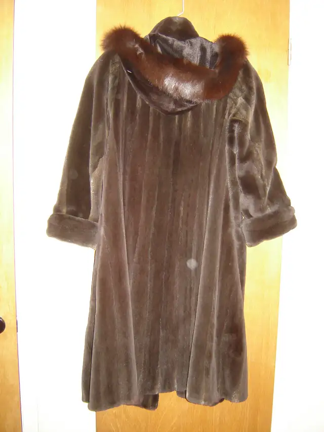 Manteau de Vison Raser avec Capuchon ( vraie Vison ) in Women's - Tops & Outerwear in Laval / North Shore - Image 8