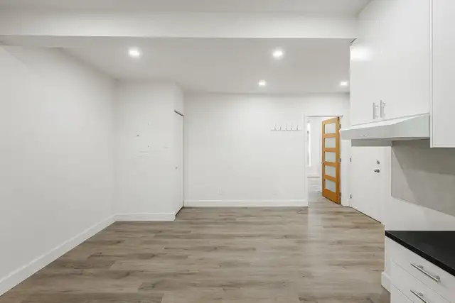 2 bed 1 bathroom apartment in Long Term Rentals in City of Montréal - Image 6