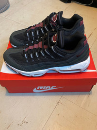 Nike Air Max 95 Essential -Size 10.5