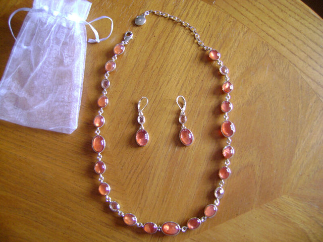 New earring and necklace dans Bijoux et montres  à Ouest de l’Île