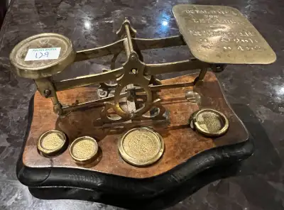 ANTIQUE BRASS POSTAL SCALE ENGLAND BRITISH COMPLETE WITH WEIGHTS, View more