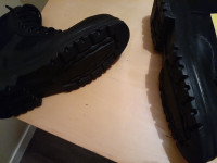 New Viper work boots got tags still in box aid 150  just want 35
