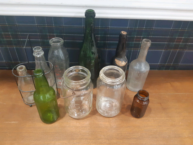 Lot de 10 bouteilles vitre pot masson antique  dans Art et objets de collection  à Granby