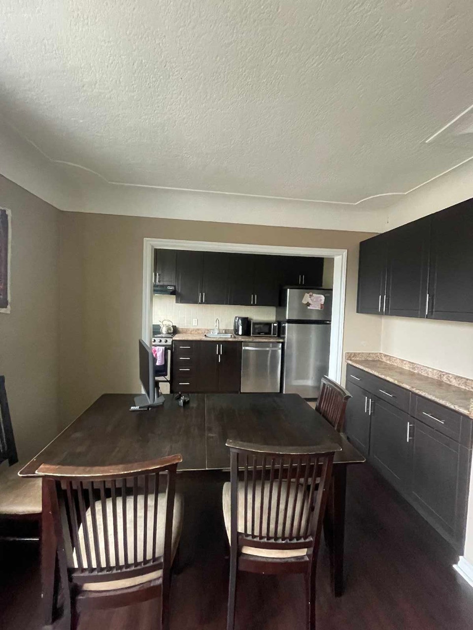AVAIL Nov 01 ($1,590) – 2 Bedroom Apt Downtown Hamilton 3