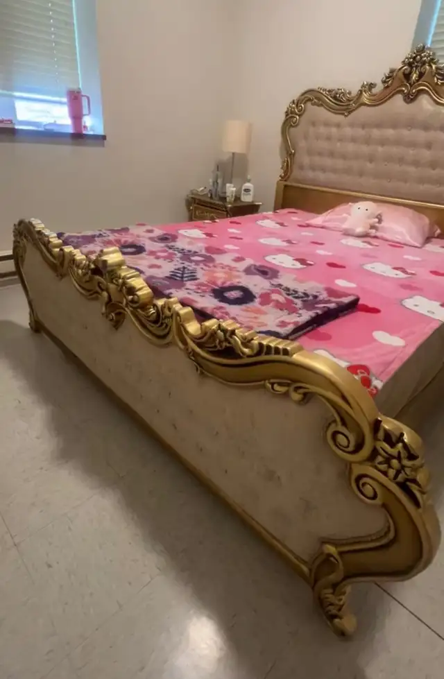 Queen size bed beautiful Glam Baroque last chance!!! in Beds & Mattresses in City of Montréal - Image 3