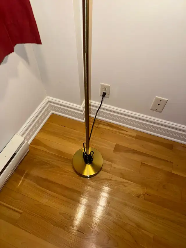 Gold floor lamp vintage mcm brass metal style 66" height in Indoor Lighting & Fans in City of Montréal - Image 5