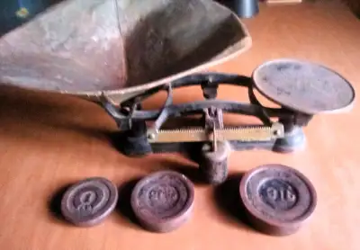 Balance Antique de Quincaillerie / Antique Hardware Trade Scale, View more