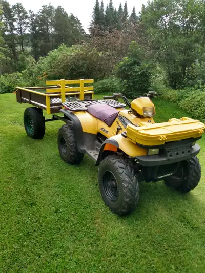 Polaris SPORTMAN 400, 4x4, 2001, bons pneus, sans papiers, 2300$, par téléphone 418-382-5718, Lucien