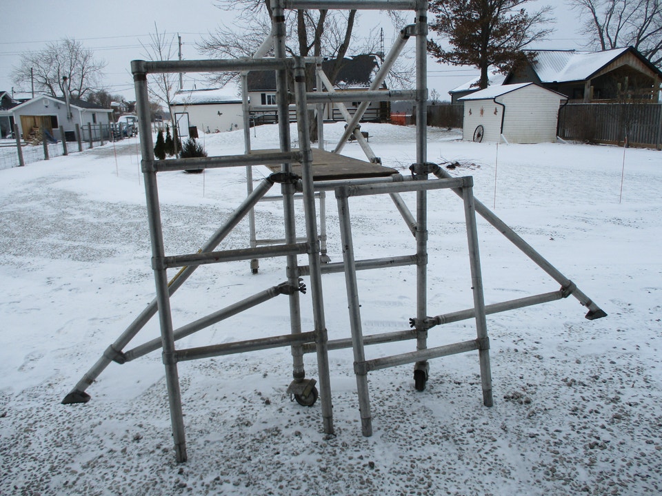 ALUMINUM UPRIGHT SCAFFOLDING | Ladders & Scaffolding | Hamilton | Free ...