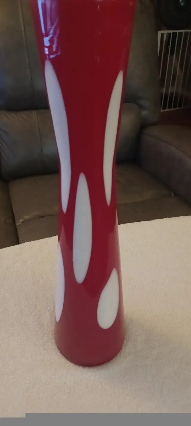 Vintage Tall Vase  19" Stretched Polka-dots Red  White Handblown in Arts & Collectibles in Calgary - Image 4