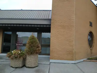Markham (Amber St.) 3/4 of an 800sq-ft Commercial / Industrial unit for Rent; $600 /mo +HST. Beautif...