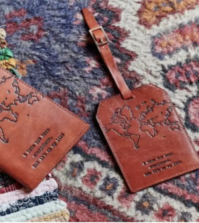 (NWOT) Embossed Leather Passport Holder/Cover with Luggage Tag in Other in Calgary - Image 4