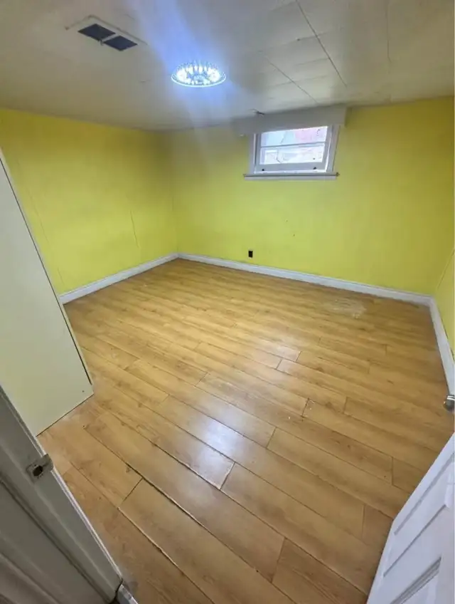 Basement Private Room for MALE Lawrence/Markham - Available Now