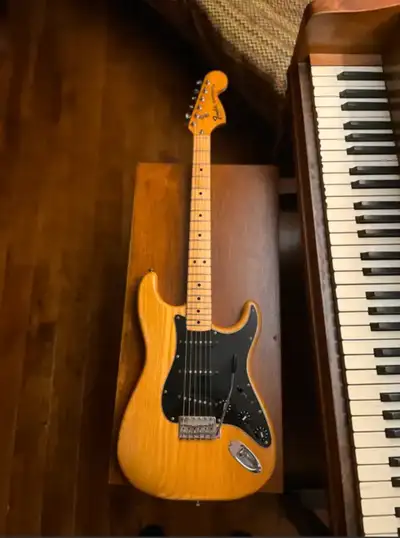 For sale is a 1976 Fender Stratocaster. Very nice shape for it's age, all original except for the vi...