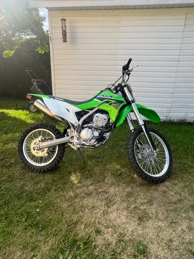 Enduro cross KLX 300r 2023 Le changement d’huile a été fait a rouler 4 fois environs 15 km Demande 6...