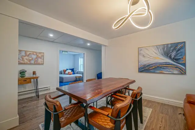 AVAILABLE OCTOBER 1ST! LARGE COMPLETELY RENOVATED 4½