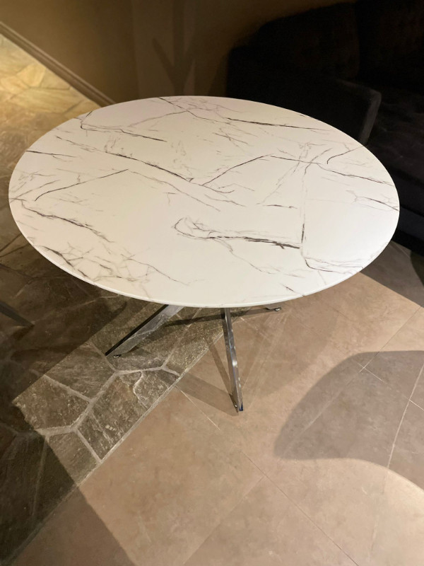 Faux Marble Dining Table in Dining Tables & Sets in City of Toronto - Image 3