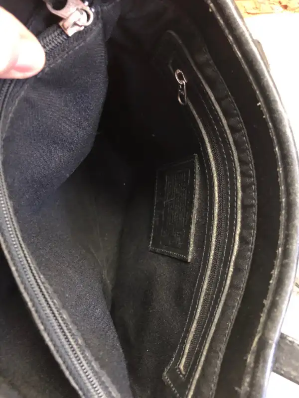 VINTAGE, BLACK NEOPRENE DESIGNER SHOULDER BAG – Good Condition in Women's - Bags & Wallets in Markham / York Region - Image 7