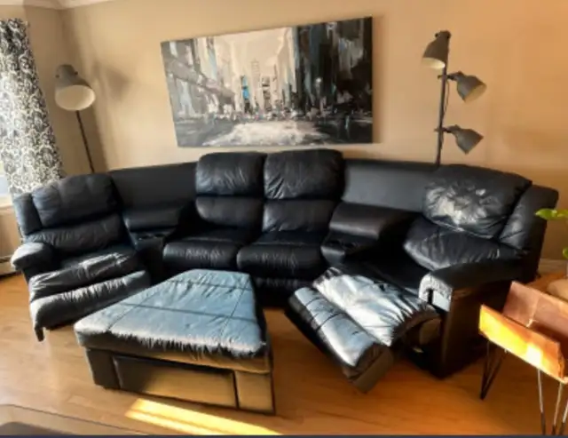 Blue leather couch  in Couches & Futons in City of Halifax - Image 3