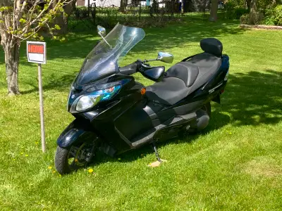 Suzuki burgman limited noir tres propre demander Gerald au 819-835-9259