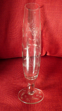 Beautiful glass etched single bud vase.