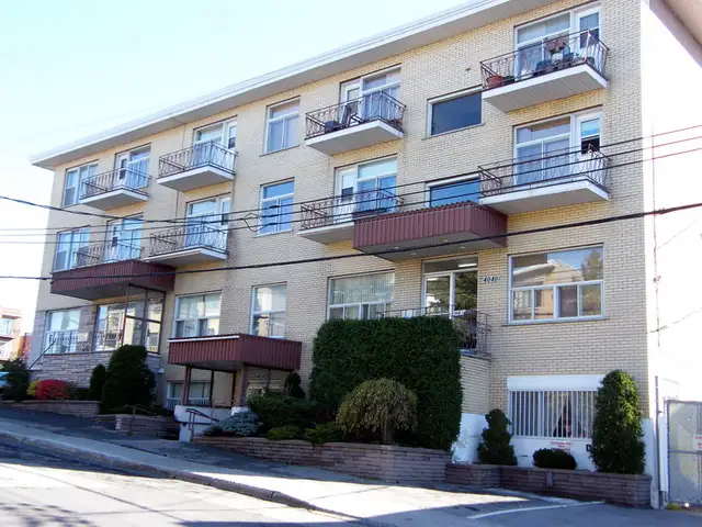 A LOUER GRAND 2 ½ – CONDO RENOVEE CHAUFFEE HYDRO ELECTRO– PIE IX