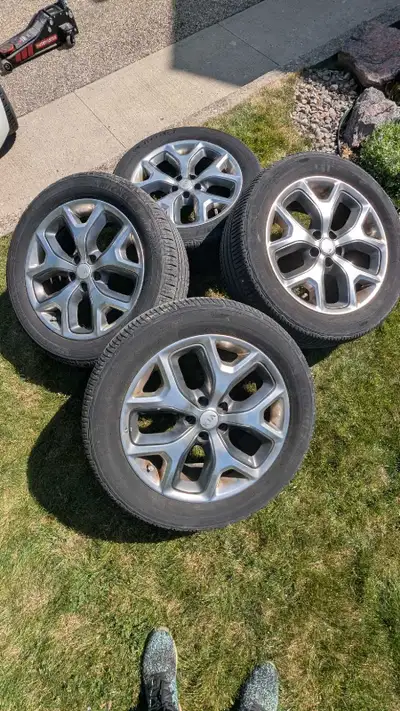 Used set of aluminum rims for Kia or Hyundai. Size is 235/55R19 Bolt pattern 5x114.3 Tires are Miche...