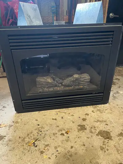 Natural gas direct vent fireplace, great shape very lightly used. 30 000 btu Glass is very clean , h...
