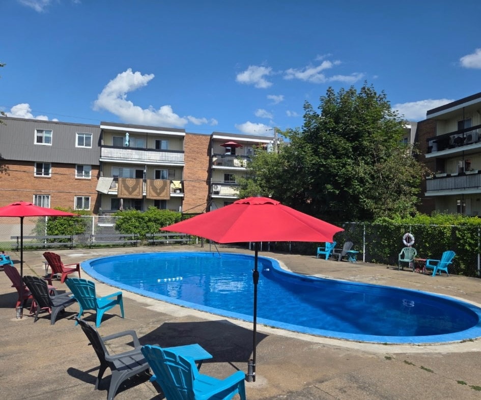 Condo 3 chambres avec piscine / 3 bedroom condo with pool 1