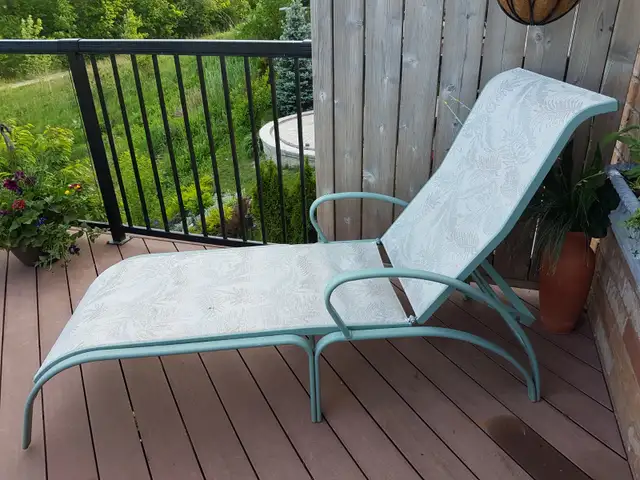 outdoor lounge chairs in Patio & Garden Furniture in Kitchener / Waterloo - Image 2