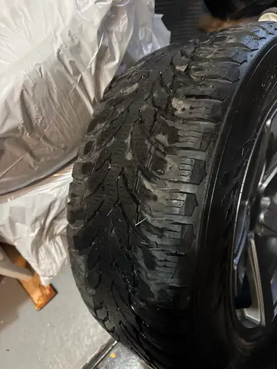Porsche Macan rims et pneus hiver Nokian Hakkapellita 235/60 R18 255/55 R18 Très bon condition !