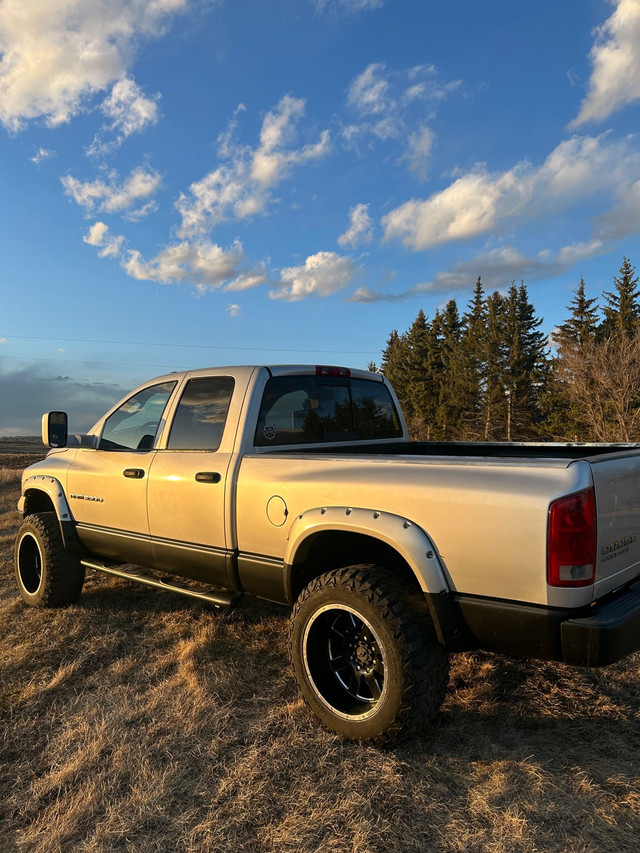 2003 dodge 3500 in Cars & Trucks in Red Deer - Image 2