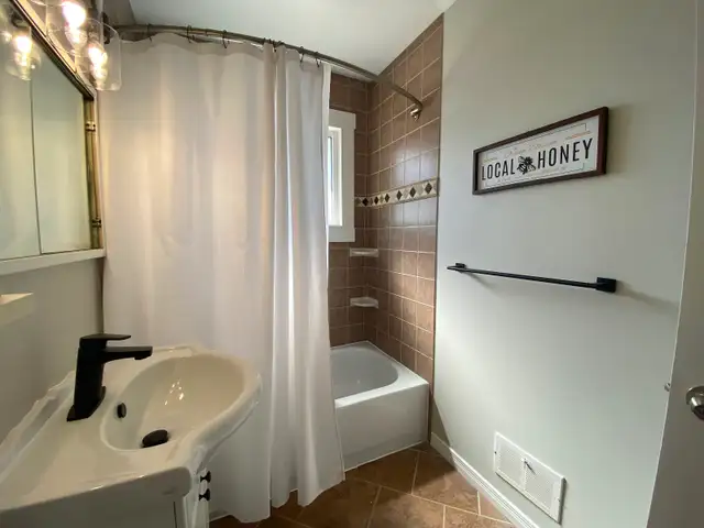 Private Room for Rent in Room Rentals & Roommates in Sudbury - Image 8