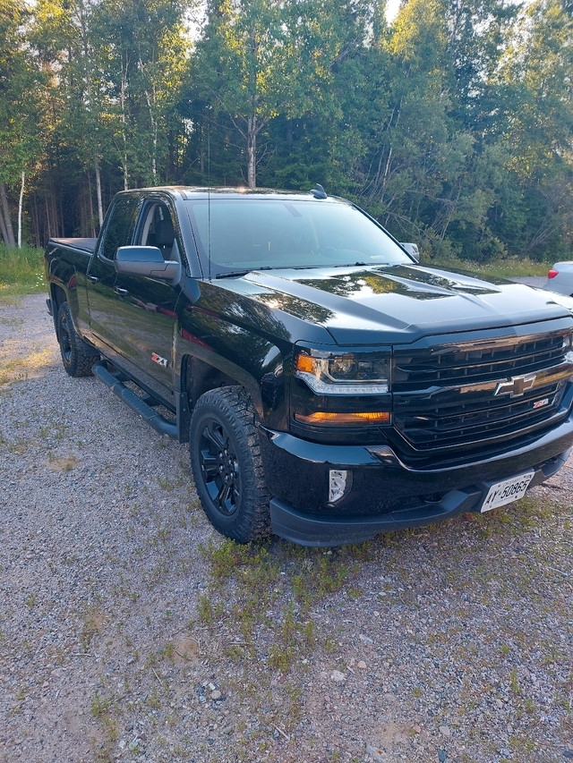 2019 4 x 4 extracab Chevrolet Midnite edition  in Cars & Trucks in North Bay