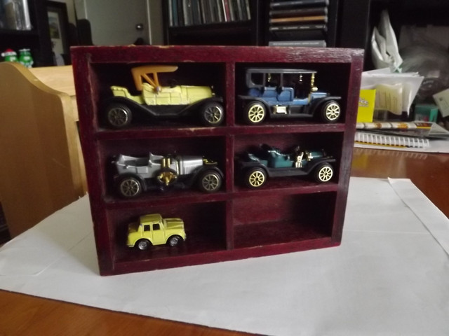 5 TINY CARS + MINI BOOKSHELF CABINET DISPLAY STAND BUNDLE DEAL in Toys & Games in City of Toronto - Image 2