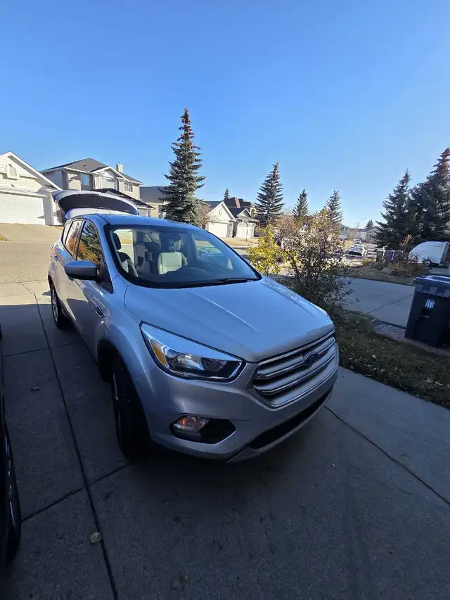 FORD ESCAPE 2017 AWD SE in Cars & Trucks in Calgary - Image 9