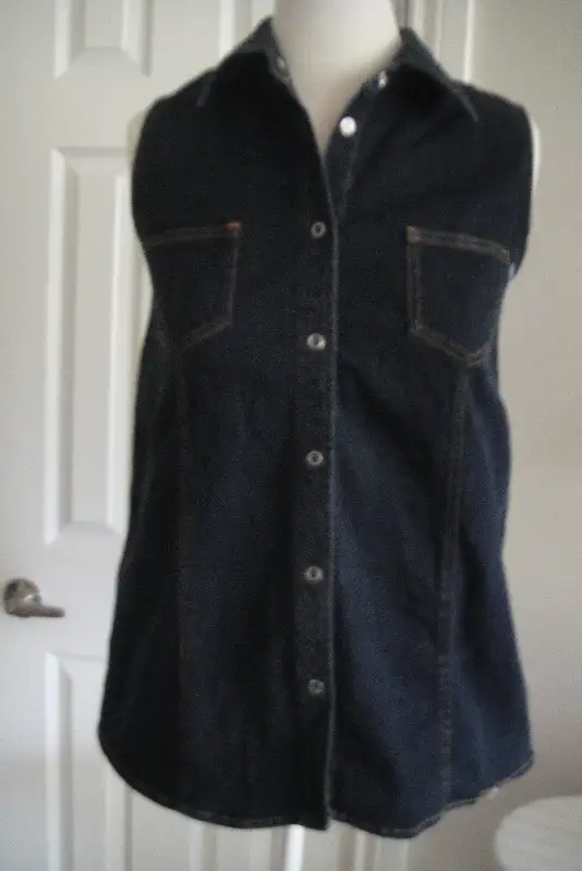 Lot of 2 thyme DENIM MATERNITY Vest JACKET~PANTS size XS in Women's - Maternity in Markham / York Region - Image 3