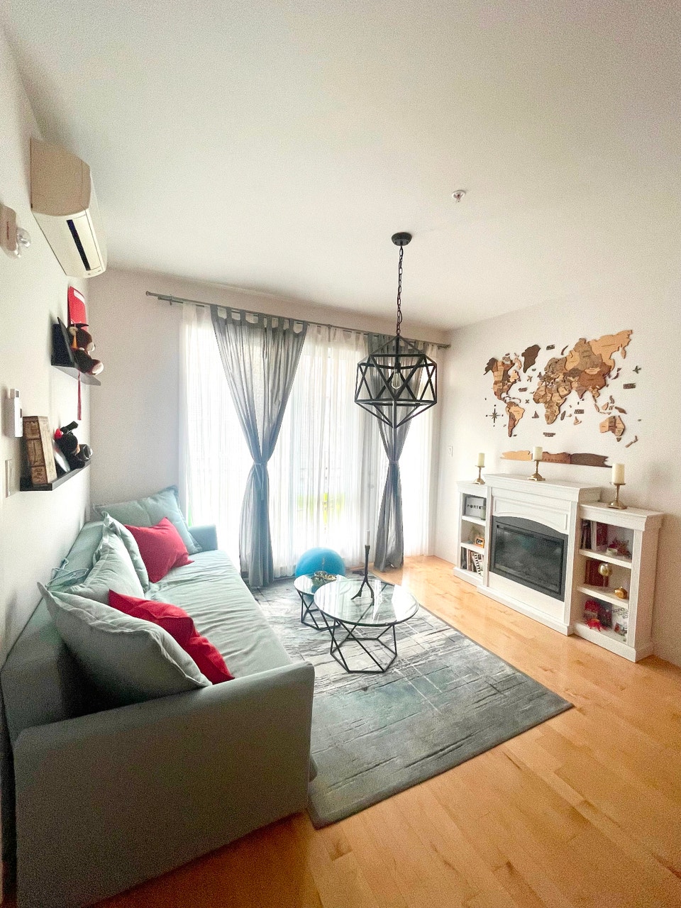 Modern 1-Bedroom Downtown,  Furnished 2