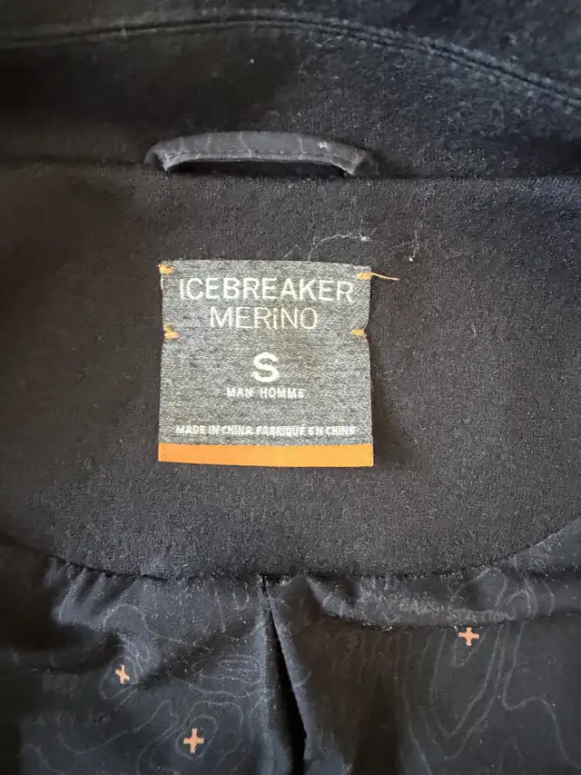 Icebreaker Merino Men’s Jacket - Small - Like New!! in Fishing, Camping & Outdoors in Edmonton - Image 5