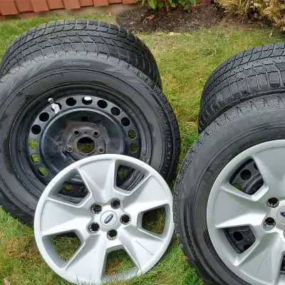 4 pneus hiver blizzak avec jantes acier, tpm inclus, enjoliveurs inclus grandeur 235/60 R 17 Était s...