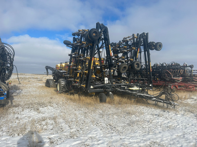 2014 Seedmaster 88-14 w/ 780 Nova Cart Air Drill in Farming Equipment in Swift Current