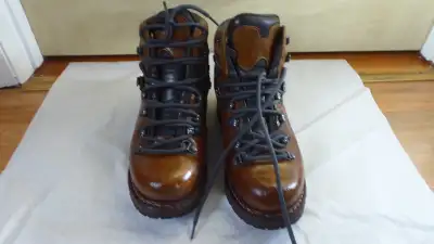 Very good quality Hiking boots, View more