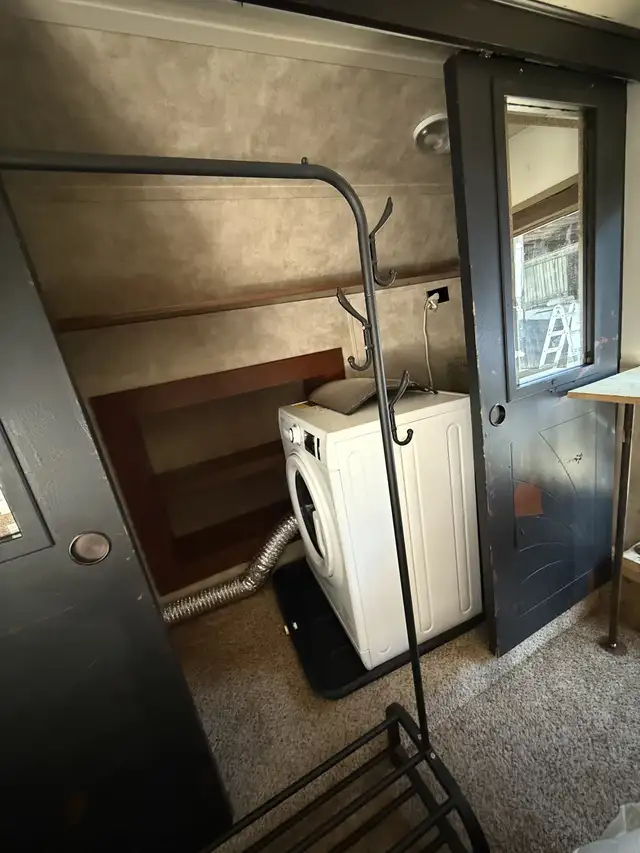 2013 Sierra- all season, 36 ft fifth wheel RV (home on wheels) in RVs & Motorhomes in Richmond - Image 5