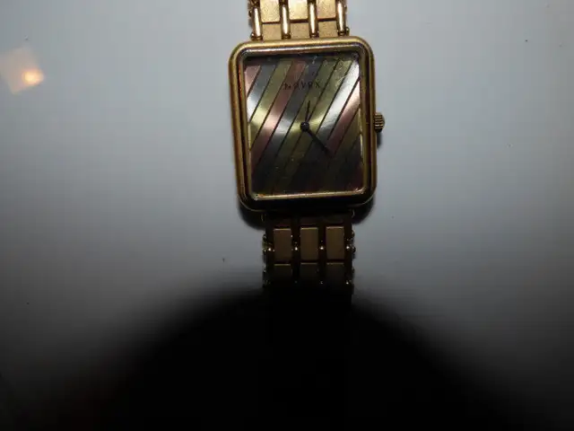 gold novec wristwatch62863731561859122