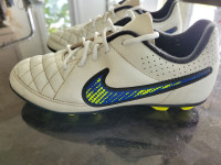 Soccer shoes/cleats kids Nike Size 2