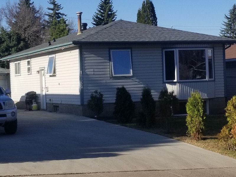 BEAUTIFUL SOUTHSIDE AREA 2 BEDROOM UPSTAIRS HOUSE NOW AVAILABLE Long