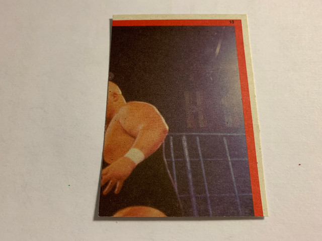 1985 Series 2 O-Pee-Chee WWF Wrestling #10 JAKE SNAKY SQUEEZE! dans Art et objets de collection  à Longueuil/Rive Sud - Image 2
